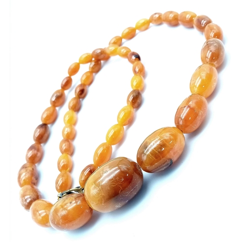 847 - Stunning vintage Amber beaded necklace.

35cms in length.