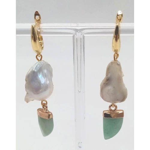 944 - Beautiful Baroque Pearl and Jade pendant earrings.

6cms in length.