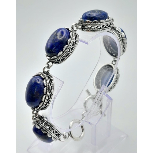 969 - Beautiful Lapis Lazuli oval bracelet.

8cms in diameter.