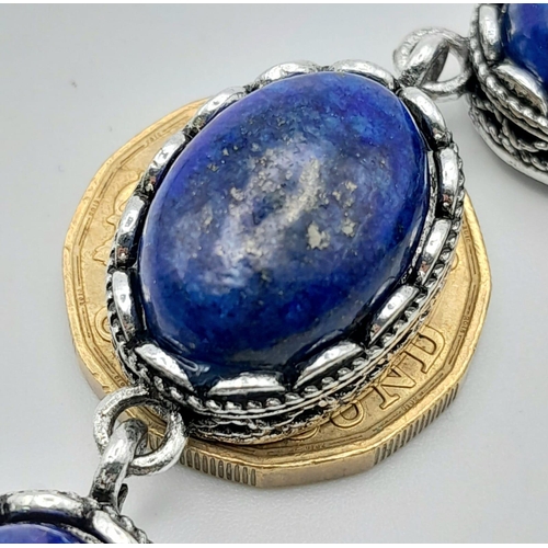 969 - Beautiful Lapis Lazuli oval bracelet.

8cms in diameter.