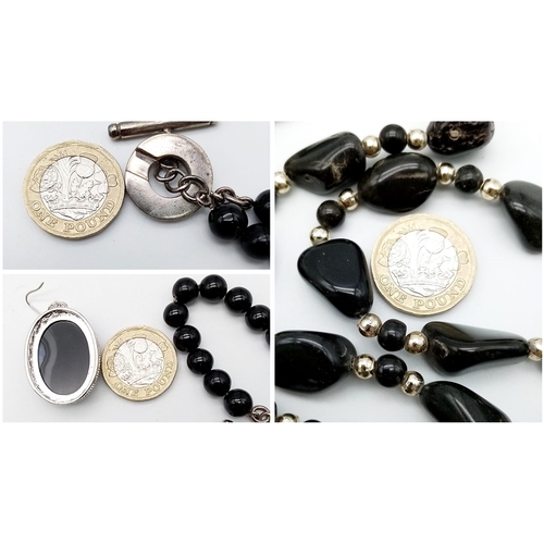 949 - Collection of Black Agate jewellery.

1x Bracelet
1x Earrings
1x Necklace