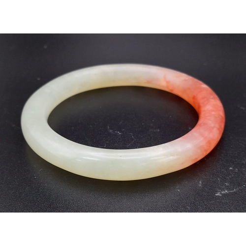 962 - Boxed Jade bangle.

Beautiful powdered green with red highlights.

8cms in diameter.