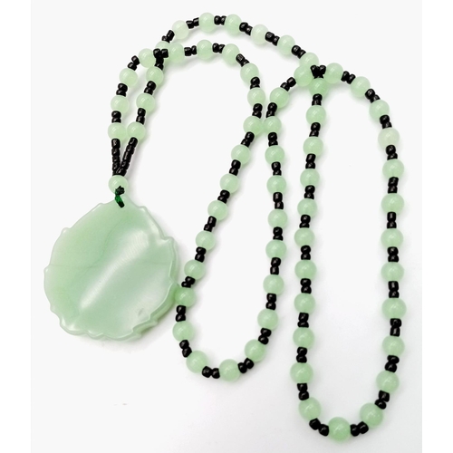 970 - Collection of vintage Jadeite & Onyx beaded long Buddha pendant necklace and earrings.

Necklace mea... 