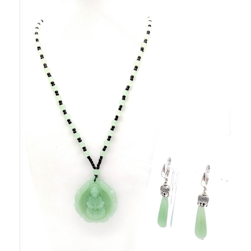 970 - Collection of vintage Jadeite & Onyx beaded long Buddha pendant necklace and earrings.

Necklace mea... 