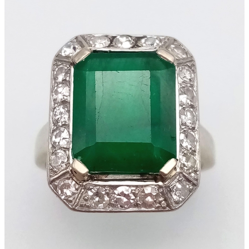 436 - A beautiful platinum ring with a large emerald cut EMERALD (3.85 carats) with dimensions: 11.3 x 9.4... 