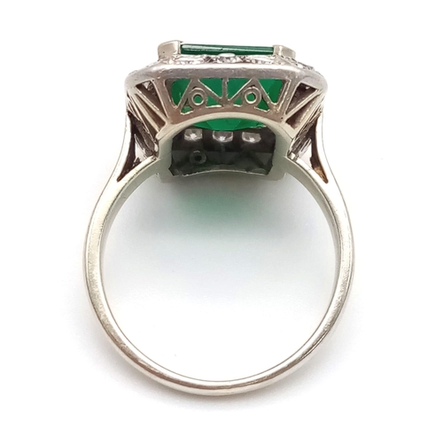 436 - A beautiful platinum ring with a large emerald cut EMERALD (3.85 carats) with dimensions: 11.3 x 9.4... 