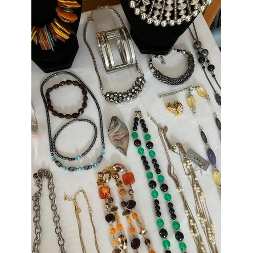 252 - Selection of better quality costume jewellery to include M&S, Coast, various chunky bangles etc.