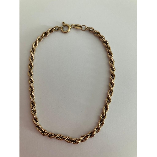 28 - 9 carat YELLOW GOLD ROPE BRACELET. Full UK hallmark. 2.42 grams. 19 cm.