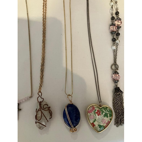 420 - An exceptional selection of Necklaces and Chains with pendants and jewels,to include Lapis Lazuli,Cr... 