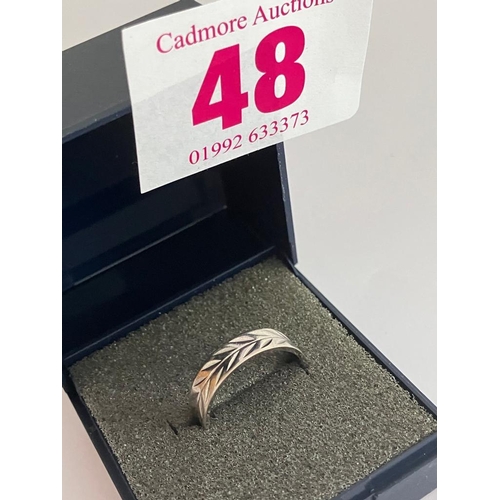 48 - 9 carat WHITE GOLD BAND with chased leaf design. Full UK hallmark. Complete with ring box.  2.7 gram... 