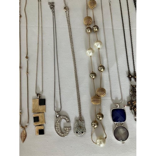 630 - Selection of Necklaces to include Gold tone, Silver Tone, Tigers eye, Gem set, M&S etc.(21 Necklaces... 