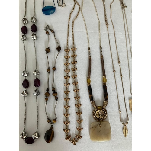 630 - Selection of Necklaces to include Gold tone, Silver Tone, Tigers eye, Gem set, M&S etc.(21 Necklaces... 