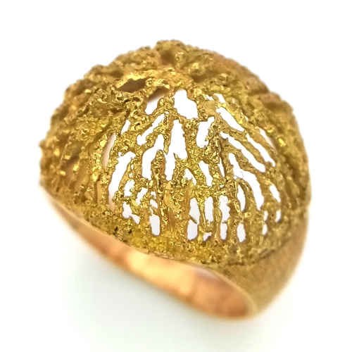 361 - AN 18K GOLD FILIGREE STYLE RING .   7.2gms   size P