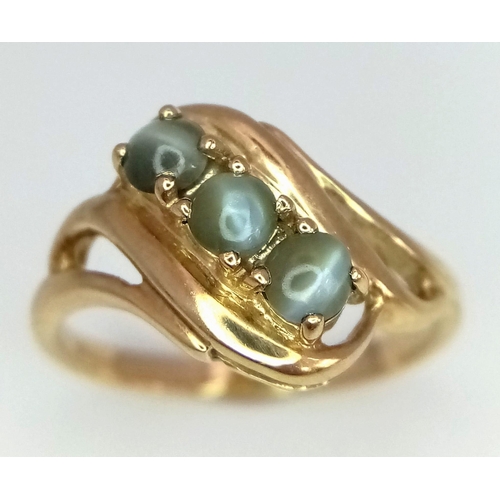 488 - 9k yellow gold set with 3 moonstone twist ring, size N, 2.6g (moonstones:3x3mm cabochons)