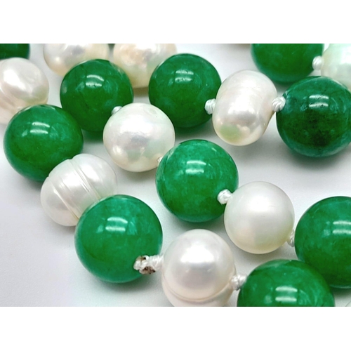 325 - A Green Jade and Cultured Pearl Necklace. 10mm jade beads with 8/9mm cultured pearls. Gilded clasp. ... 