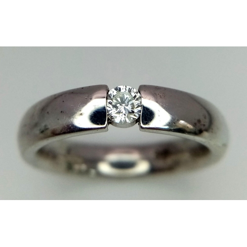 169 - 9K WHITE GOLD SINGLE DIAMOND BAND RING 0.18CT 

WEIGHT: 7.8G 
SIZE Q