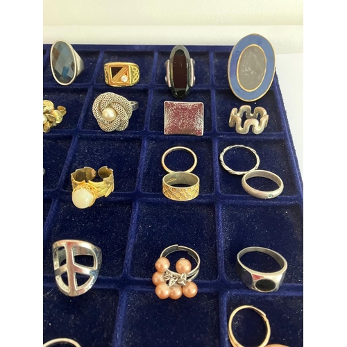 518 - Large selection of DRESS RINGS To include gold tone, jewelled, Statement pieces,etc. (40 Rings).