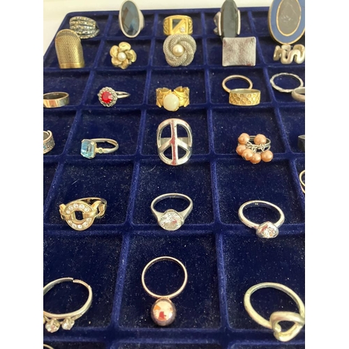 518 - Large selection of DRESS RINGS To include gold tone, jewelled, Statement pieces,etc. (40 Rings).