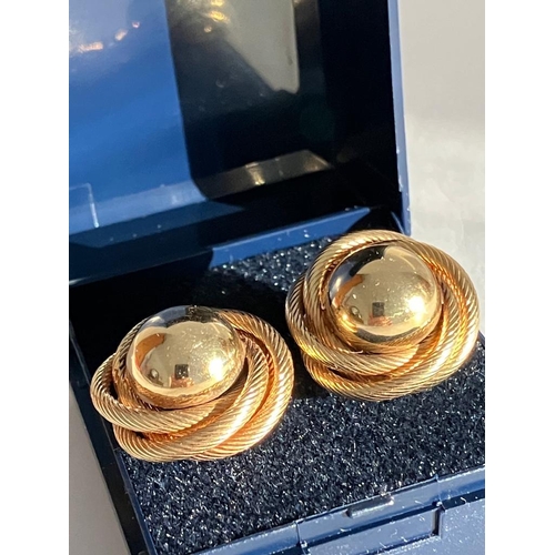 560 - Beautiful Statement 9 carat GOLD EARRINGS  in CLASSIC PLANET SHAPE. Excellent condition. 4.6 grams.