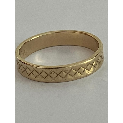 574 - 9 carat GOLD BAND RING. Having attractive chased design all around. Full UK hallmark   .Condition as... 