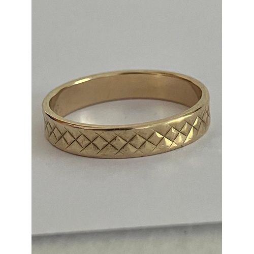 574 - 9 carat GOLD BAND RING. Having attractive chased design all around. Full UK hallmark   .Condition as... 