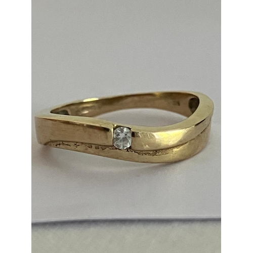 602 - Gemstone set 9 carat GOLD RING, Wave shape with Double step detail to top. Full UK hallmark. Complet... 