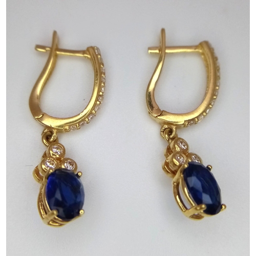 218 - 18K YELLOW GOLD WHITE & BLUE STONE DROP EARRINGS 

WEIGHT: 3.5G