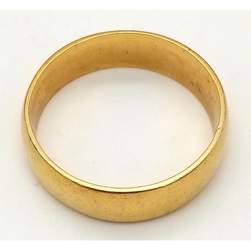 775 - AN 18K GOLD BAND RING .   4.64gms   size N