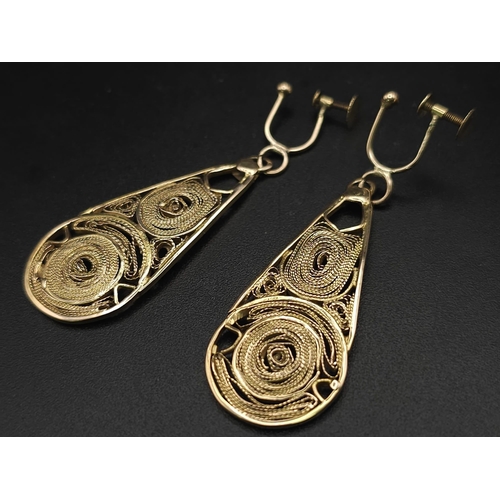 150 - A Pair of Vintage 9K Yellow Gold Artistic Filigree and Pierced Decorative Drop Earrings. Screw clasp... 