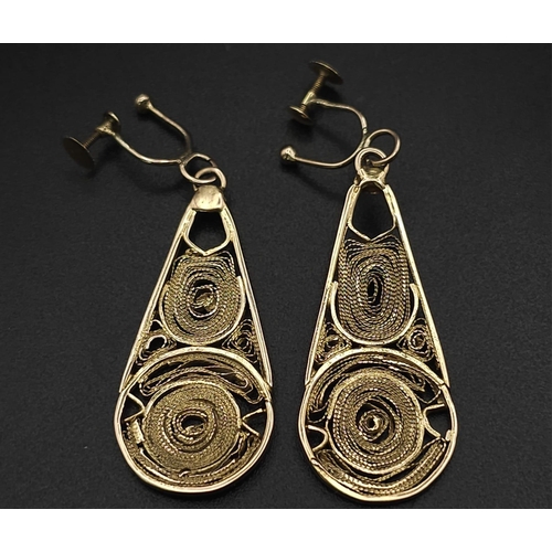 150 - A Pair of Vintage 9K Yellow Gold Artistic Filigree and Pierced Decorative Drop Earrings. Screw clasp... 