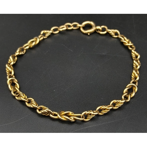 157 - A Vintage 9K Yellow Gold Knot Link Bracelet. 20cm. 9.85g weight.