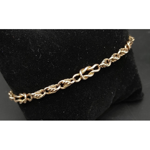 157 - A Vintage 9K Yellow Gold Knot Link Bracelet. 20cm. 9.85g weight.