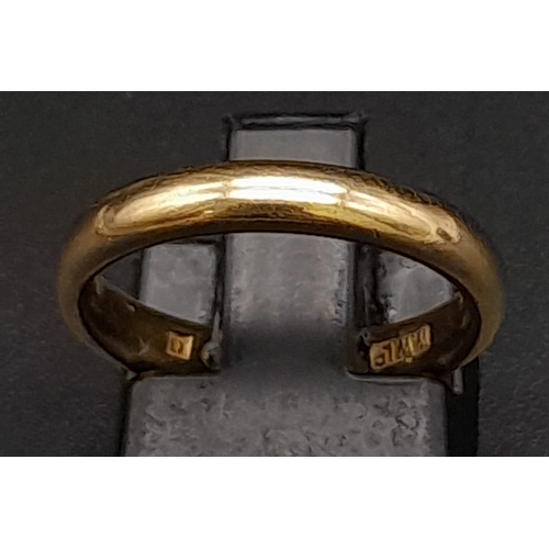 186 - A Vintage 9K Yellow Gold Band Ring. Size J. 3.05g weight.