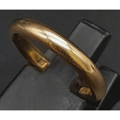 186 - A Vintage 9K Yellow Gold Band Ring. Size J. 3.05g weight.