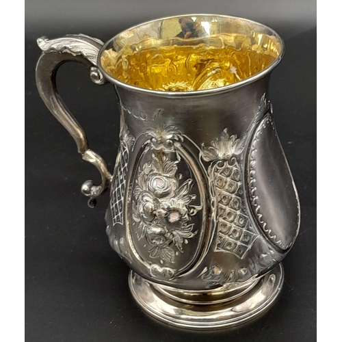 33 - AN EARLY VICTORIAN SILVER TANKARD MADE BY ADEY B SAVORY IN LONDON WITH INCREDIBLE HAND CHASED REPOUS... 