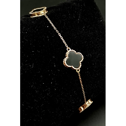 38 - STUNNING 18K YELLOW GOLD VCA STYLE BRACELET 

WEIGHT: 3.5G
16CM IN LENGTH