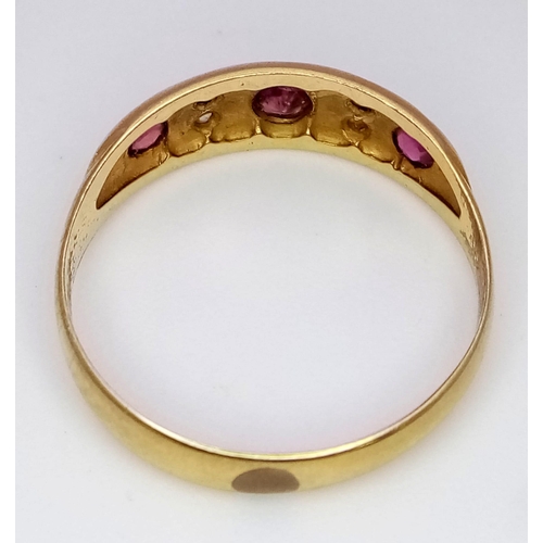 468 - 18K YELLOW GOLD VINTAGE DIAMOND & RUBY RING

WEIGHT: 2.5G 
SIZE N