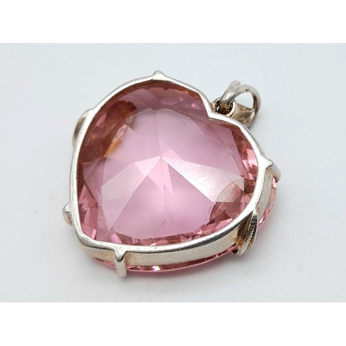 916 - A LARGE SILVER HEART SHAPED PINK STONE PENDANT WITH MARQUISITE DECORATION SETTING, WEIGHT 27G, 4X3CM... 