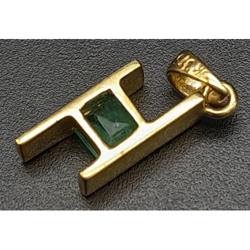 930 - 9K YELLOW GOLD GREEN STONE PENDANT, 0.8G