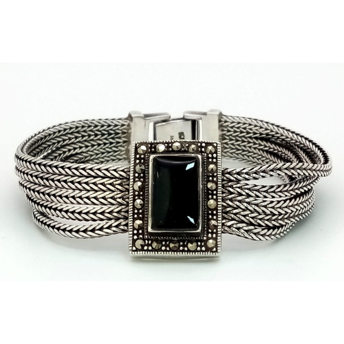 569 - SILVER BLACK ONYX & MARQUISITE SET VINTAGE BRACELET, WEIGHT 28.7G AND 17CM LONG APPROX