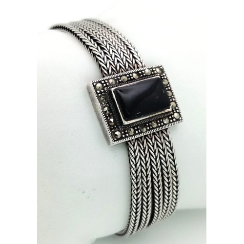 569 - SILVER BLACK ONYX & MARQUISITE SET VINTAGE BRACELET, WEIGHT 28.7G AND 17CM LONG APPROX