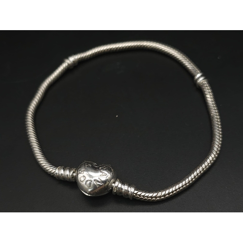 632 - PANDORA MOMENTS STERLING SILVER BRACELET WITH HEART CLASP 

WEIGHT: 14.5G