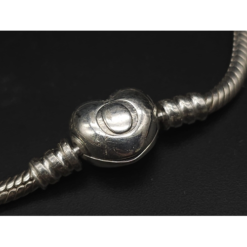 632 - PANDORA MOMENTS STERLING SILVER BRACELET WITH HEART CLASP 

WEIGHT: 14.5G