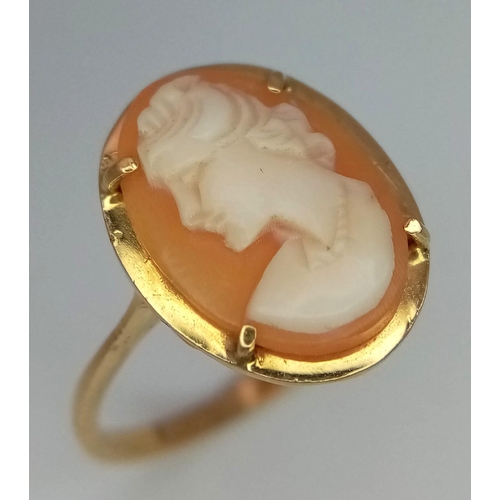 654 - A Vintage 9 Carat Gold Cameo Set Ring, Size P. 

Crown Measures 1.6cm Length and the Ring Weighs 2.6... 