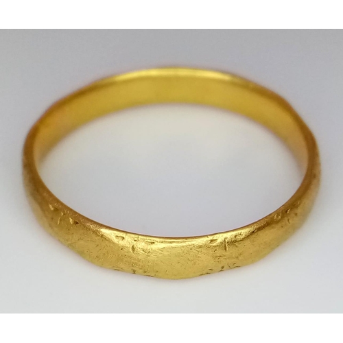 989 - A VINTAGE 22K GOLD BAND RING  .  2.9gms   size K