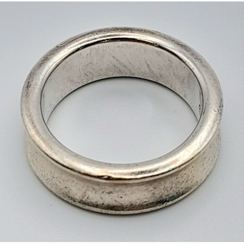 282 - A Tiffany and Co. Silver Ring. Size L/M. Original Tiffany packaging.