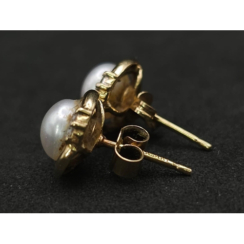 856 - 9K YELLOW GOLD PEARL SET STUD EARRINGS

WEIGHT: 2.3G