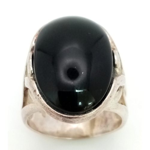 728 - STERLING SILVER ONYX SET RING 

WEIGHT: 18.2G 
SIZE T