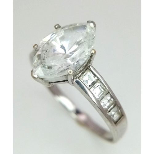 756 - A MORDERN DESIGNED 9K WHITE GOLD CZ STONE DRESS RING, WEIGHT 4G SIZE V