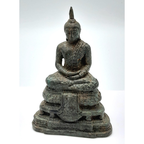 591 - A very early, antique Bronze Buddha.

In very good condition, stands 13cm tall.

423 grams in weight... 